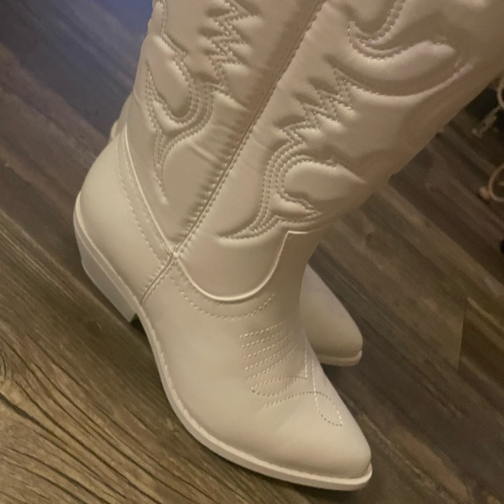 NEW White Cowboy Boots, Size 7.5 🤠 - Picture 6 of 6